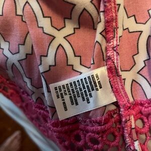 Crown & Ivy Pink and White Geometric Blouse